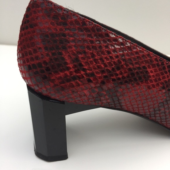 Stuart Weitzmanf faux snake skin pump - Picture 5 of 8